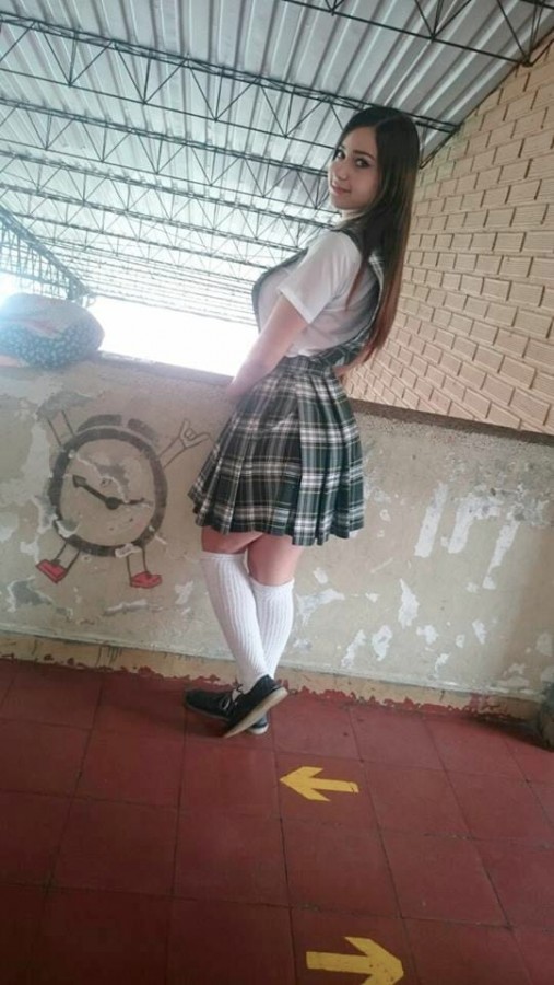 Siga Adelante Oceano Ponerse En Cuclillas Colegialas Enseñando Tetas